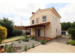 House  Calle crisantemo. Casa o chalet independiente en venta en urbanización aiguaviva p