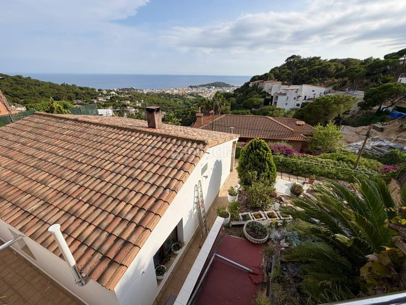 Foto bd7e9135-c189-4d01-b7a1-011b172bdd70. Casa amb calefacció aparcament piscina a Roca Grossa Lloret de Mar