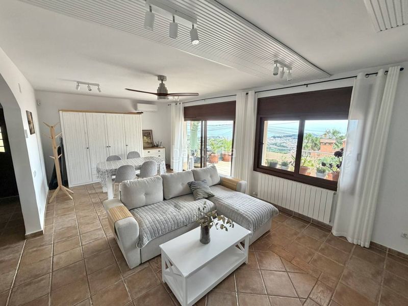 Foto cbb362ca-8589-45cd-9b02-c6a43fef33cf. Casa amb calefacció aparcament piscina a Roca Grossa Lloret de Mar