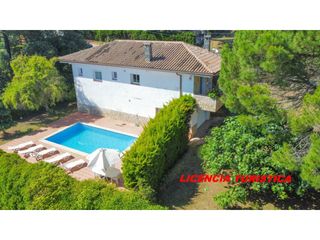 House  Calle pensamiento. Casa con licencia turistica en venta en vidreres, amplia y lumin