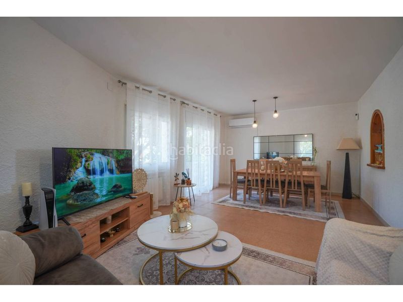 Foto 193cff04-3fed-4f81-9f8b-8a93c4ec7fec. Casa  con licencia turistica en venta , amplia y luminosa con jardín y piscina en Vidreres