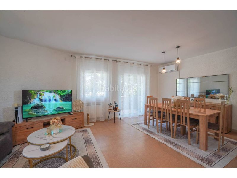 Foto 3c8d5ba2-8e14-4497-87ff-ffb4f93e66a4. Casa  con licencia turistica en venta , amplia y luminosa con jardín y piscina en Vidreres