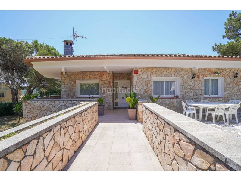 Foto 573ab353-7ae8-44dc-ac16-b66cfec611a9. Casa  con licencia turistica en venta , amplia y luminosa con jardín y piscina en Vidreres