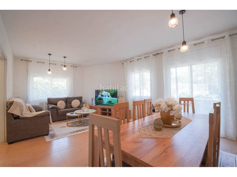 Foto 74b0bdc8-8b1a-400a-a23c-99964c5486b3. Casa  con licencia turistica en venta , amplia y luminosa con jardín y piscina en Vidreres