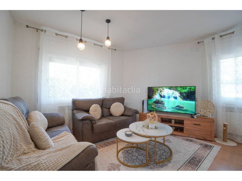 Foto 85ed733d-517d-437f-841e-869ec5e25d00. Casa  con licencia turistica en venta , amplia y luminosa con jardín y piscina en Vidreres