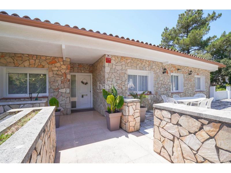 Foto a382dac8-2a54-4f0f-9cb5-0b83cf5cdce6. Casa  con licencia turistica en venta , amplia y luminosa con jardín y piscina en Vidreres