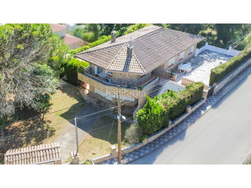Foto ab2fa809-2b17-415b-ab2d-4d29d712df04. Casa  con licencia turistica en venta , amplia y luminosa con jardín y piscina en Vidreres
