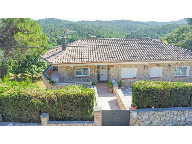 Foto d29c7656-ea96-4d3b-abc7-89b147f01862. Casa  con licencia turistica en venta , amplia y luminosa con jardín y piscina en Vidreres