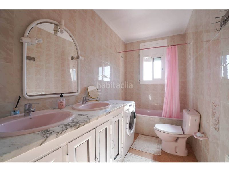 Foto d7a5f176-a41c-469a-a2af-38f1959f2395. Casa  con licencia turistica en venta , amplia y luminosa con jardín y piscina en Vidreres