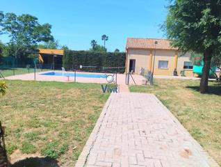 Chalet à Carmona. Chalet en venta en urbanizaciones  el socorro, 5 dormitorios.