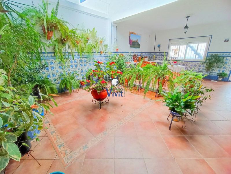 Foto 0d01a273-f863-433c-898f-fbc7e8ee0639. Casa amb aparcament a Nueva Alcalá Alcalá de Guadaira