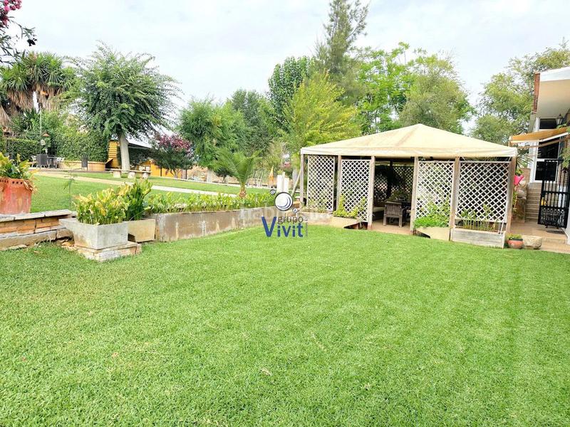 Foto 1260e01c-f01a-4be2-a84e-bfb0a8be057f. Chalet avec parking piscine dans Oromana Alcalá de Guadaira