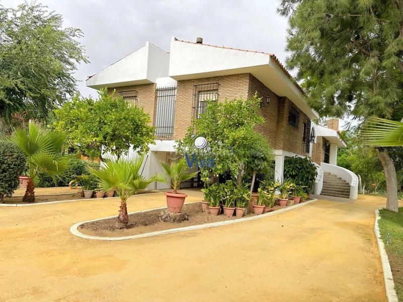 Foto bf3eefcd-88d4-4d19-ad92-e7e3797ee0b0. Chalet avec parking piscine dans Oromana Alcalá de Guadaira