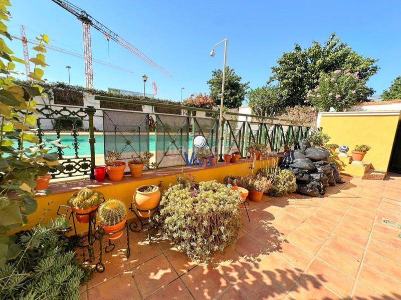 Foto 148bc124-32c0-4ce5-94b9-aec4283e8701. Chalet con parcheggio piscina in Oromana Alcalá de Guadaira