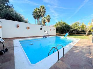 Xalet a Mairena del Alcor. Chalet en venta en mairena del alcor, 6 dormitorios.