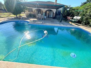 Chalet en Carmona. Chalet en venta en urbanizaciones, 4 dormitorios.