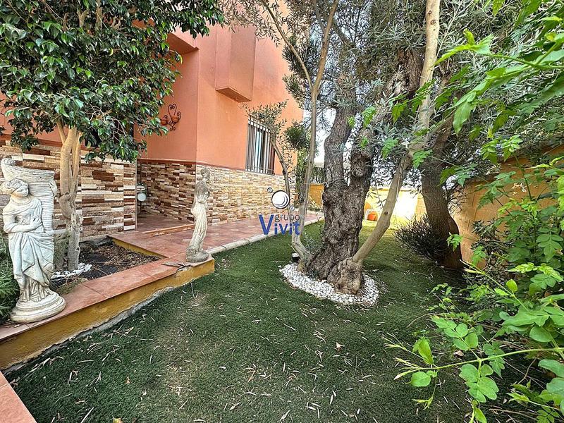 Foto 31070202-e92a-43b6-801e-a6bfd092f267. Chalet con parcheggio in Los Molinos Alcalá de Guadaira