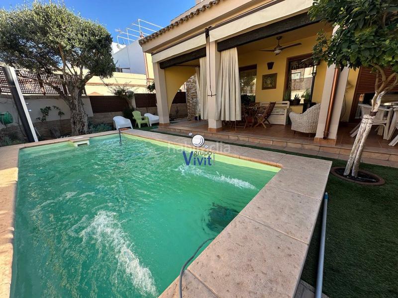 Foto 7246fd12-d5f5-46e6-85e5-ec8c16df958f. Chalet con parcheggio piscina in Nueva Alcalá Alcalá de Guadaira