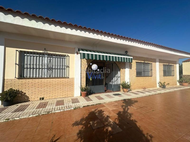 Foto ae5731e1-9136-440a-a1d2-e895ba660076. Xalet amb aparcament a Oromana Alcalá de Guadaira