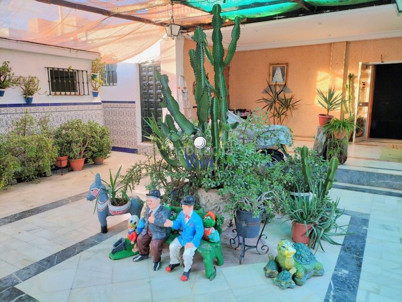 Foto a6df603f-f1a2-4067-90e2-df76b83d54c8. Chalet villa en venta . en Centro - Doña Mercedes Dos Hermanas