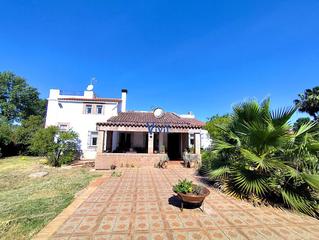 Chalet in Oromana. Chalet en venta en carretera utrera, 7 dormitorios.