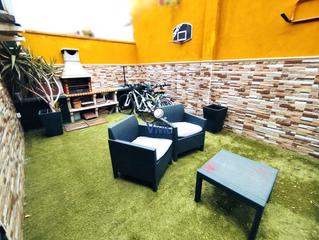 Maison jumelée à Oromana. Casa adosada en venta en campo alegre, 6 dormitorios.