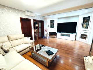 Casa adossada a Oromana. Casa adosada en venta en campo alegre, 6 dormitorios.