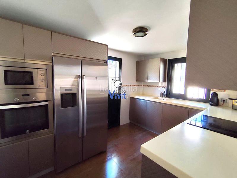 Foto 7d364af3-ee3a-4b7e-a589-b08b53e3f865. Chalet avec parking dans Oromana Alcalá de Guadaira