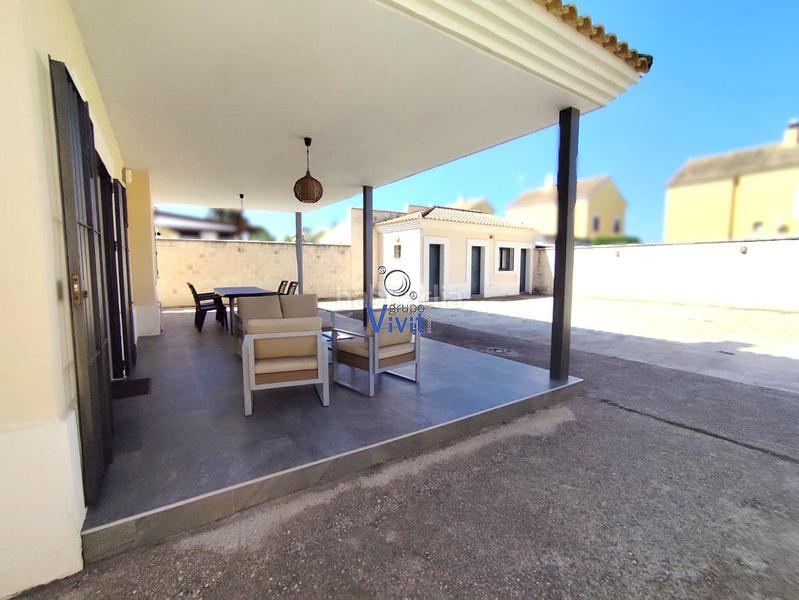 Foto 81fb571f-2dfa-43af-b779-e8a5c5c01d12. Chalet avec parking dans Oromana Alcalá de Guadaira