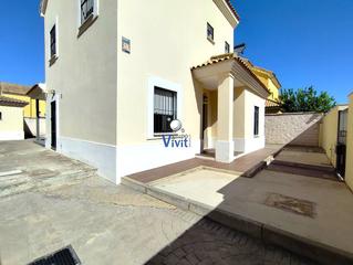 Chalet in Oromana. Chalet en venta en campo alegre.