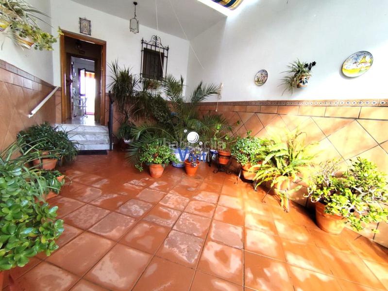Foto b0dc6c26-1cbd-495c-8c09-393a643d0583. Semi detached house with parking in Centro Alcalá de Guadaira