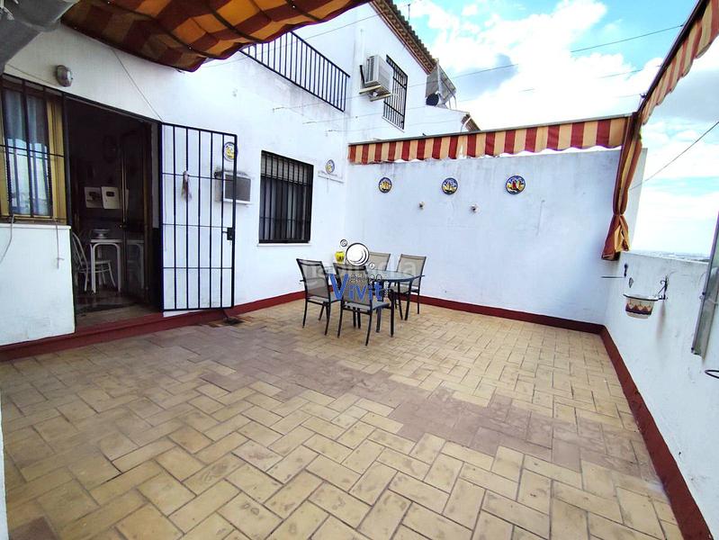 Foto cb785803-32f3-4211-9d23-f77d483fbe80. Semi detached house with parking in Centro Alcalá de Guadaira