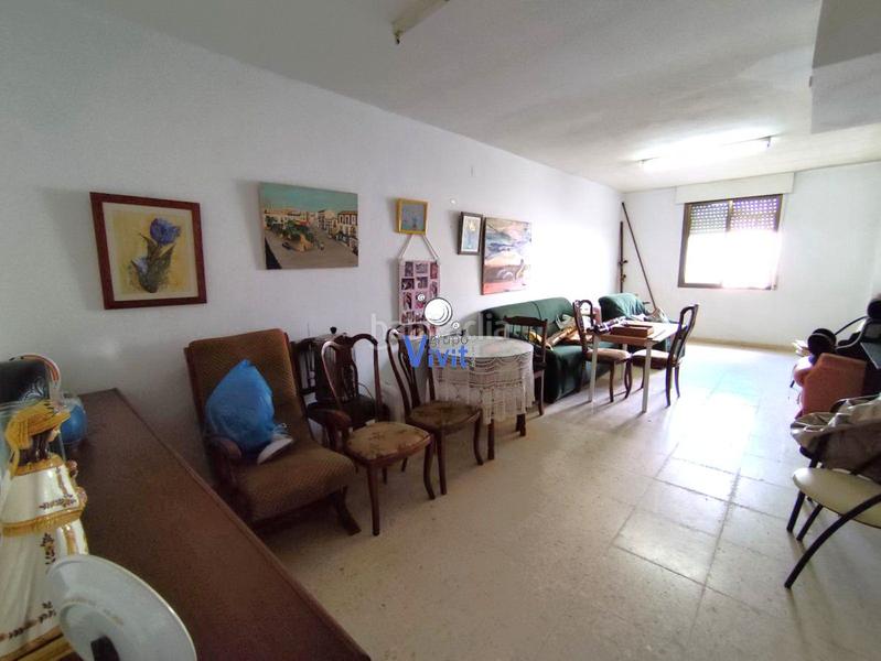 Foto f200bfba-65e1-4c36-8b79-0e1b84d4a482. Semi detached house with parking in Centro Alcalá de Guadaira