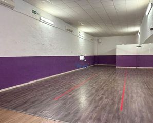 Local Comercial a Nueva Alcalá. Local en venta en cruz del inglés.