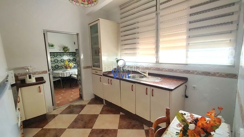 Foto f262d9dd-7164-4dd1-92d1-7a9673518398. Casa amb aparcament a Centro Alcalá de Guadaira