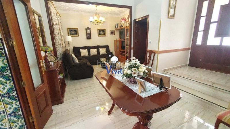 Foto fd5f0576-bea9-4016-b676-32ca8ba44bad. Casa amb aparcament a Centro Alcalá de Guadaira