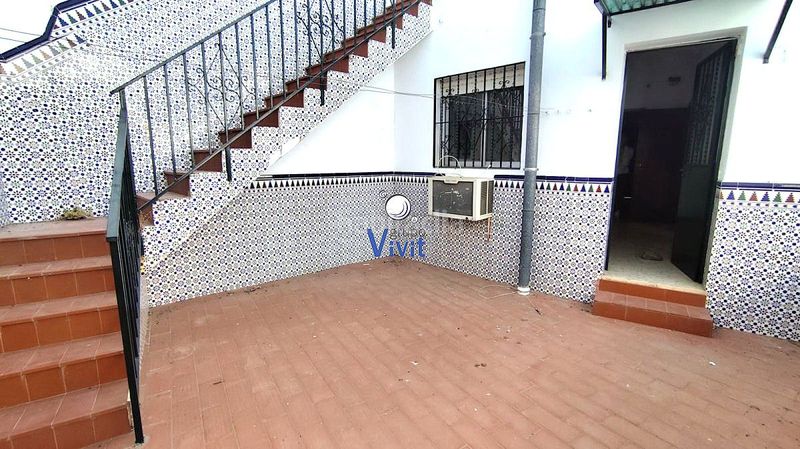 Foto 25eeaa2d-11c1-4ec8-bb0e-b42d02011895. Casa amb aparcament a Centro Alcalá de Guadaira
