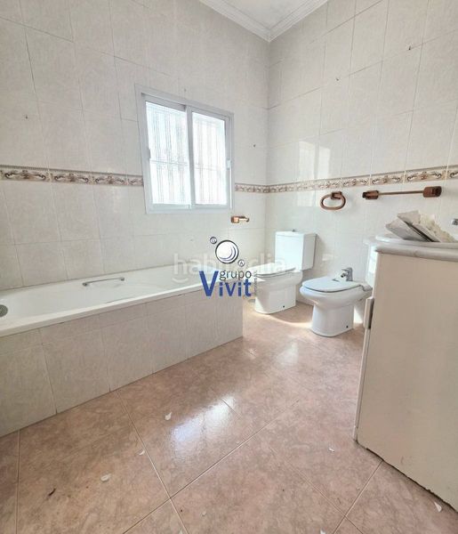 Foto a56bdf4b-25ca-4715-90d7-f9c35139d38d. Casa amb aparcament a Centro Alcalá de Guadaira