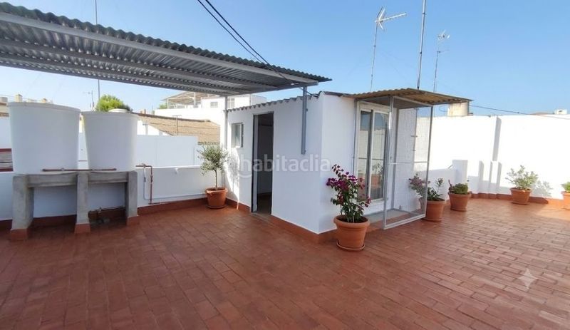 Foto e5df6505-1422-43e9-99fa-35dfcf9b8085. Casa amb aparcament a Centro Alcalá de Guadaira