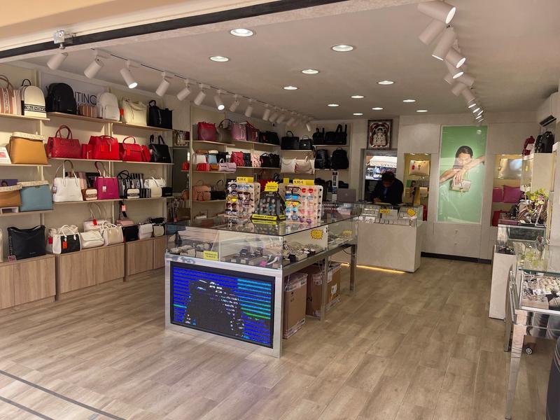 Foto c1a80d52-decb-4242-8353-51a486c57254. Alquiler local comercial  de 47 m2 . en Torremolinos