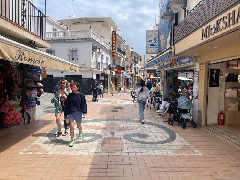 Foto d1b069bb-0c7c-4dd1-a8f7-a006ed49c54a. Alquiler local comercial  de 47 m2 . en Torremolinos