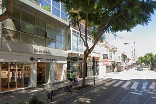 Lloguer Local Comercial  Avda. condes de san isidro. Local comercial comercial con una superficie principal de 170 m2