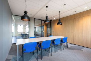 Alquiler Oficina  Andalucia. Oficina de 570 m2 construidos en una sola planta, ubicada en la