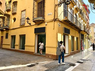 Alquiler Local Comercial en Compañía 26. Local comercial en esquina de 152 m2 ubicado en una de las calle