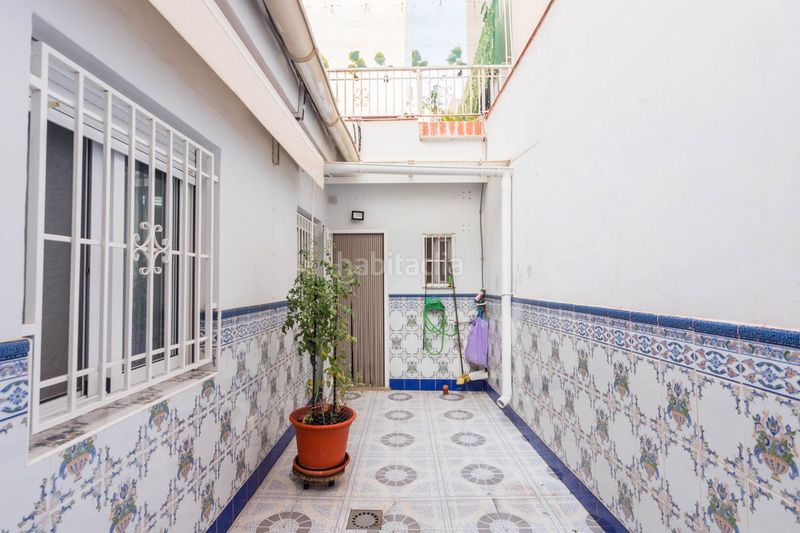 Foto a7cfc6fe-a117-4099-b61c-b48329466eea. Casa aparellada amb aparcament a Alcantarilla