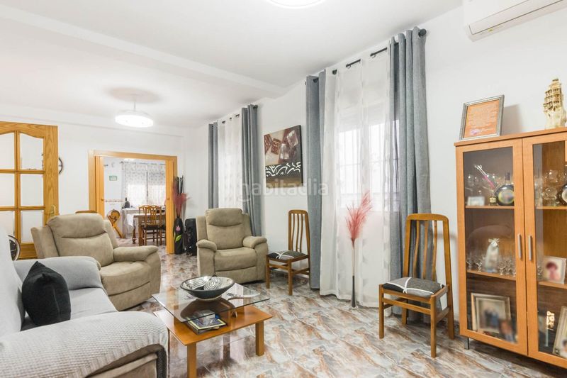 Foto c00d7584-fe88-4e3c-bf34-e6fbfa2f7cba. Casa aparellada amb aparcament a Alcantarilla