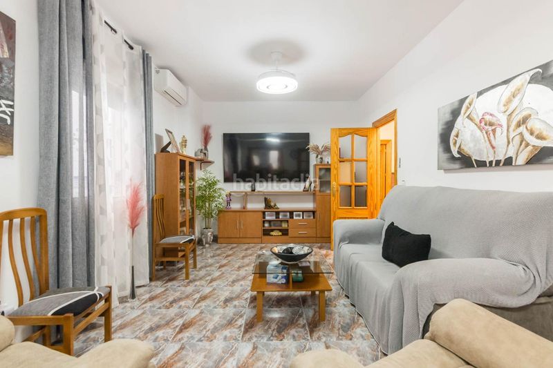 Foto c17d2065-2cb7-41ec-bfe3-d63db4d306a8. Casa aparellada amb aparcament a Alcantarilla