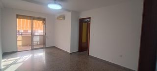 Lloguer Pis a Calle carril huerto bombas 3. Junto al tranvia estudiantes