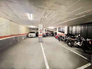 Lloguer Aparcament cotxe a Carrer d'elkano 19. Plaza de parking para coche y también para motos