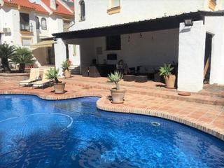 Casa aparellada a Centro. Villa pareada en estepona